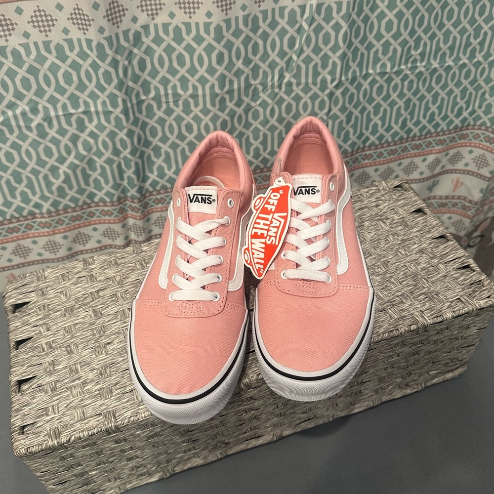 Vans size 6 Juniors/women’s pink shoes